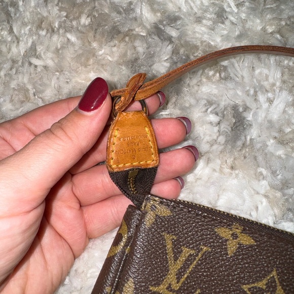Louis Vuitton pochette bag ✨ - Picture 9 of 11